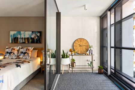 Furnished Apartment | Iconic Urban Luxury with Seamless City Access - Photo 3