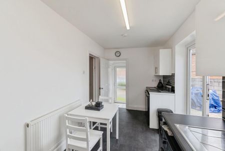 1 bedroom in a house share to rent - Photo 4