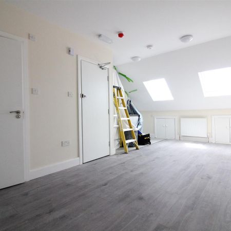 Kingsley Road, Hounslow - Photo 4