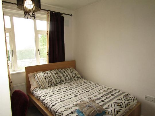 3 bedroom end of terrace house to rent - Photo 1