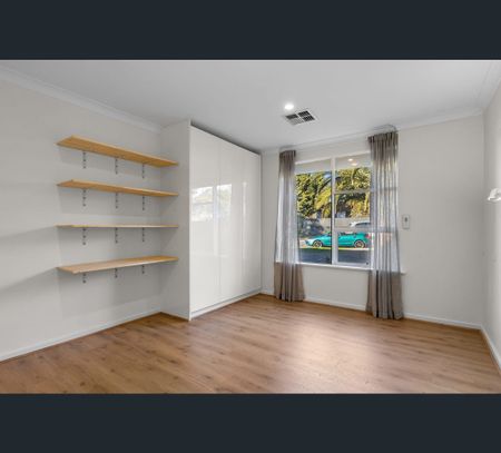 13 Parham Crescent, Port Noarlunga, SA 5167 - Photo 2