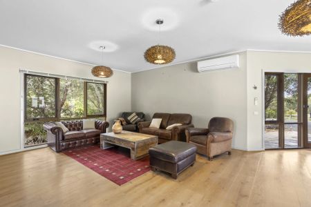 FAMILY HOME IN TRANQUIL TRENTHAM SURROUNDS! - Photo 3