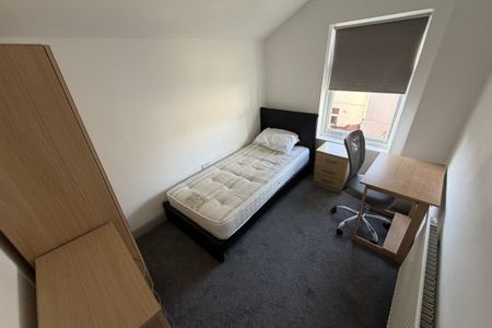 Essex Street - Photo 4