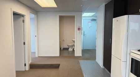 Spacious 3-Bedroom Apartment - Photo 4