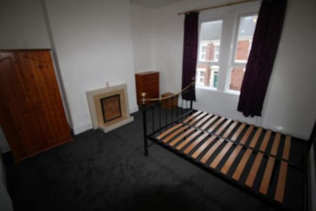 3 bedroom flat to rent - Photo 2