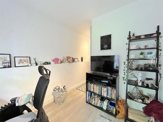 3 bedroom flat to rent - Photo 1