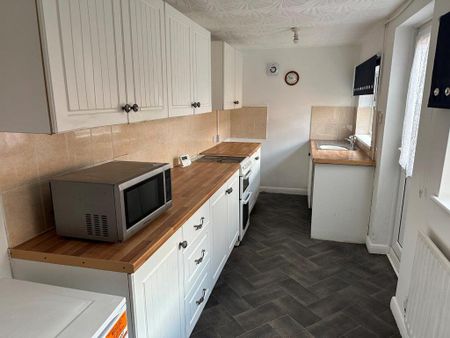 2 bedroom terraced house to rent - Photo 5