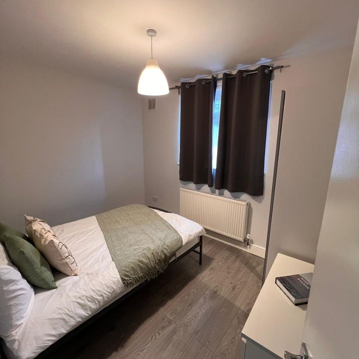4 Bed Flat, Old Bethnal Green Road, E2 - Photo 1