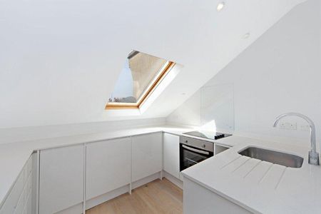 3 bedroom flat to rent - Photo 2