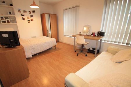 4 bedroom terraced house to rent - Photo 5