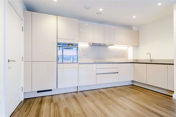 A modern two bedroom apartment - Photo 1