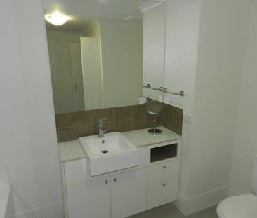 Self-Contained CBD Apartment - Photo 1