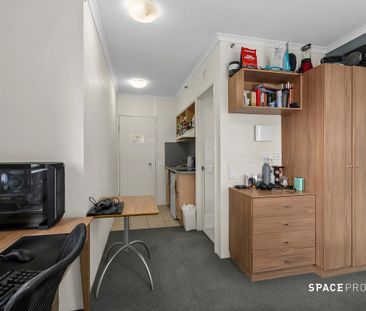 Furnished Studio Apartment - Photo 5