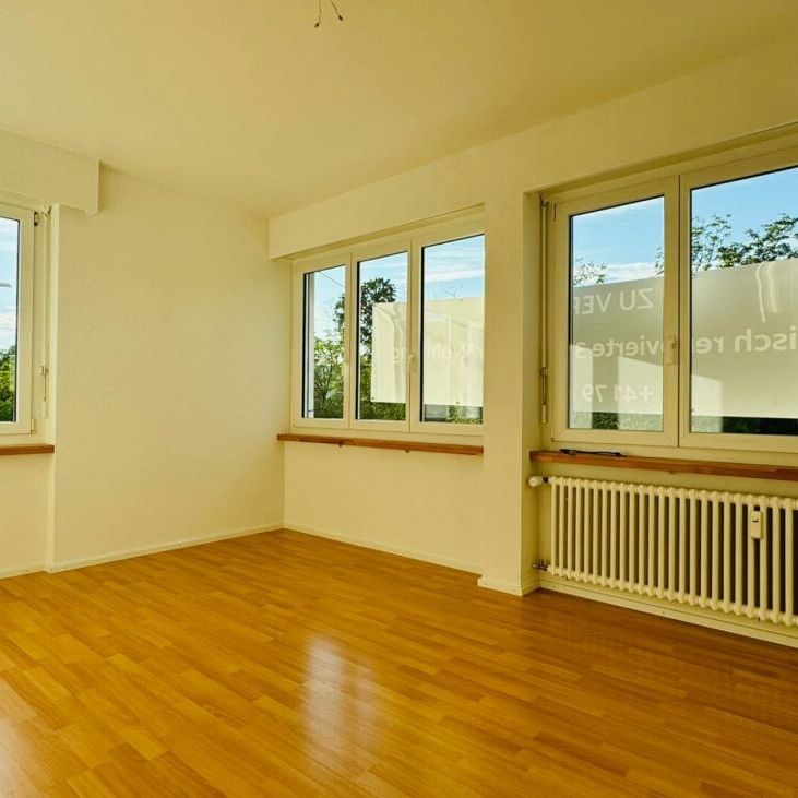 Komplett renovierte 3-Zimmer-Wohnung mit Balkon und Keller, 1. Obergeschoss - Photo 1