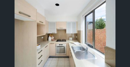 Hidden laneway gem in the beating heart of Carlton - Photo 5