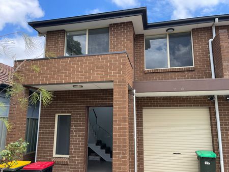 MASSIVE SIZE LUXURY DUPLEX READY TO MOVE IN - Photo 4