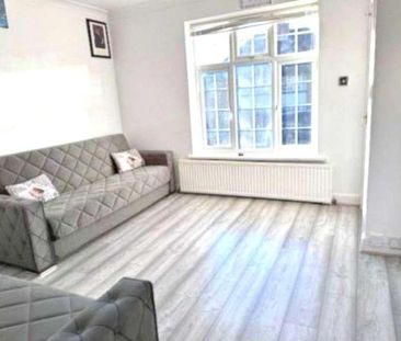 Spearing Road, High Wycombe, HP12 - Photo 2