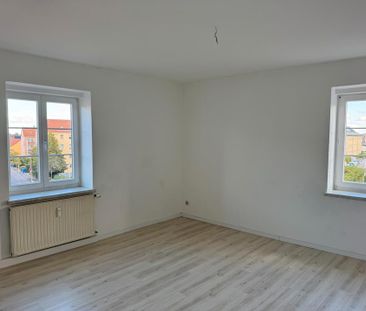 Großzügiger Balkon mit Weitblick und Wohlfühlfaktor - Photo 1