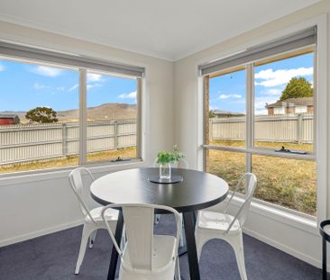 Modern Family Home - Photo 6