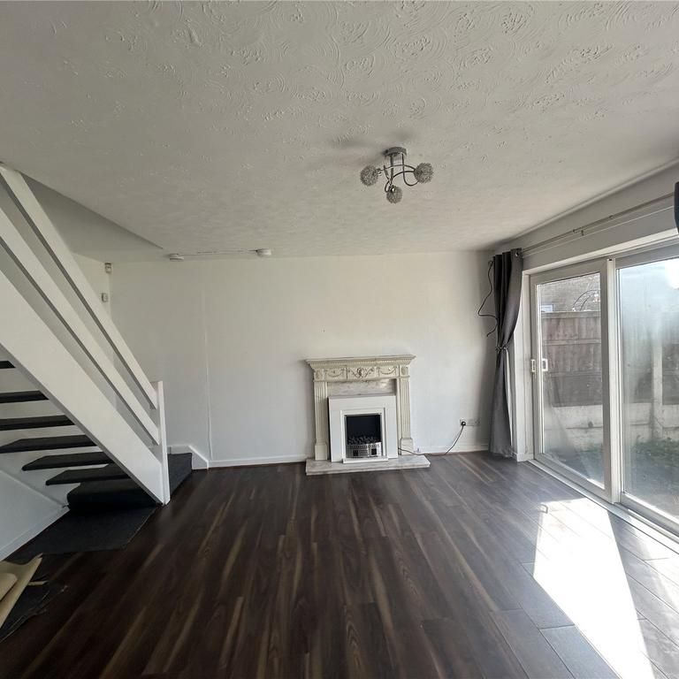 6 bedroom semi-detached house to rent - Photo 1