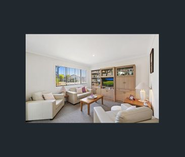 Large Townhouse, Pool in Gated Complex! - Photo 2