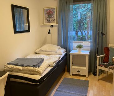 Åkeredsvägen, Västra Frölunda - Photo 1