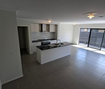 25 Mound Ave, Donnybrook, Vic 3064 - Photo 1