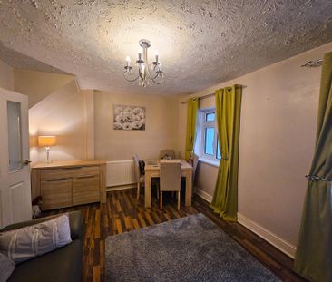 Maplewood Avenue, Deeside, Garden City - Photo 5