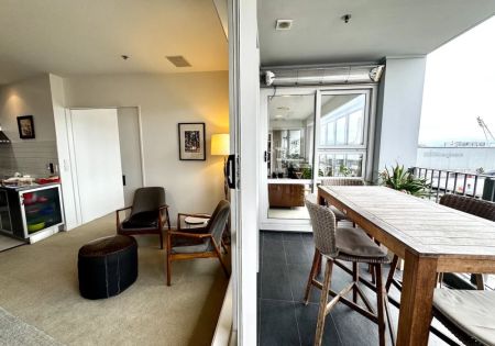 Penthouse-level living with space, flexibility and harbour views - Photo 2