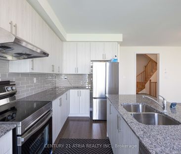 For Lease - 12 Fish Drive, Aurora, Ontario - Photo 1