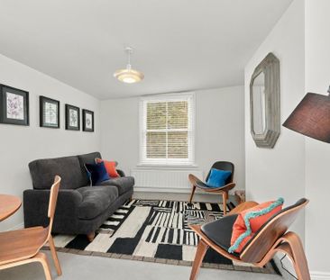 2 bedroom flat to rent - Photo 2
