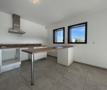 Location Appartement 2 pièces 50m² HYERES 83400 - Photo 4