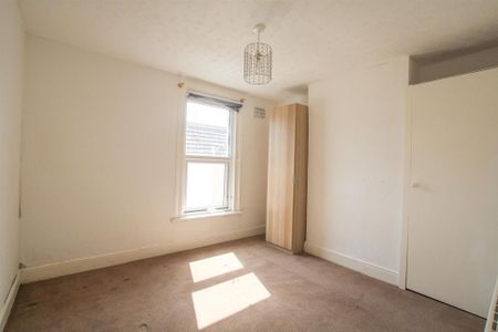 2 bedroom semi-detached house to rent - Photo 4