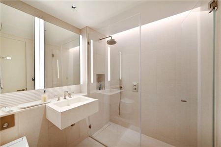 3 bedroom flat with 1 reception and 3 bathrooms in London, W1W - Photo 3