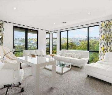 Spacious 6BR Retreat in Albany Heights - Photo 6