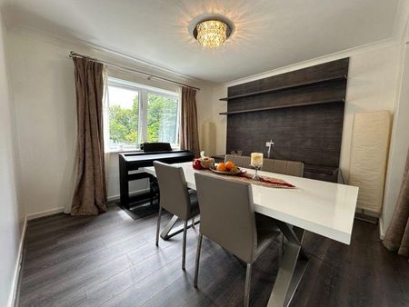 3 bedroom flat to rent - Photo 4