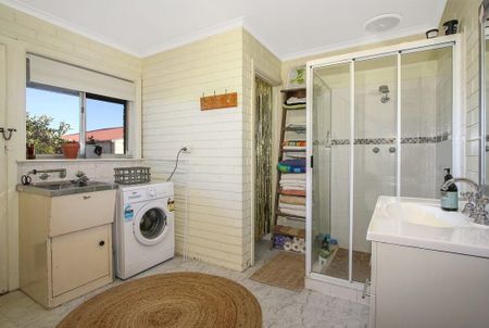 Low-Maintenance Living in a Prime East Albury Location - Photo 5