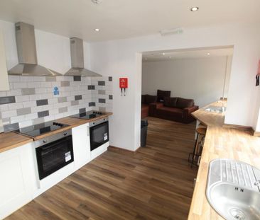 1 bedroom in a house share to rent - Photo 2