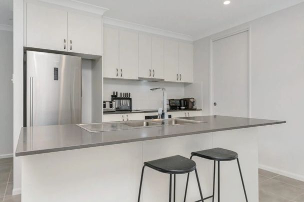 Your Spacious Modern Sanctuary - Photo 1