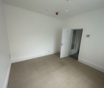 Studio Flat, Albert Road, B33 - Photo 4