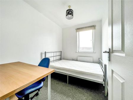 4 bedroom terraced house to rent - Photo 3