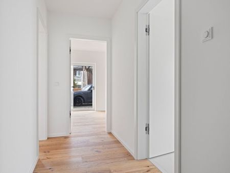 Von Grün und Wasser umgeben. - Photo 4