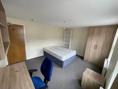 6 bedroom terraced house to rent - Photo 5