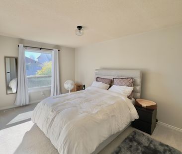 For Lease - 35 Champine Square, Clarington, Ontario - Photo 6