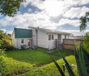 3 Bedrooms in Beach Haven - Photo 1