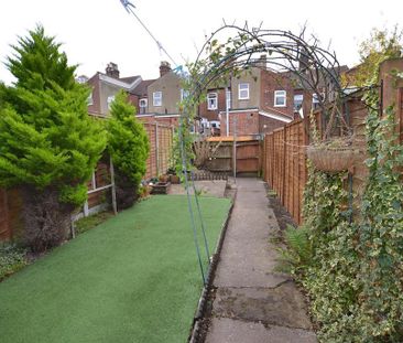 3 bedroom terraced house to rent - Photo 6