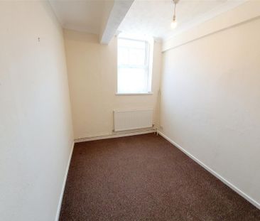 2 Bedroom Flat to Rent in Cromwell Road, Rushden, Northants, NN10 - Photo 4