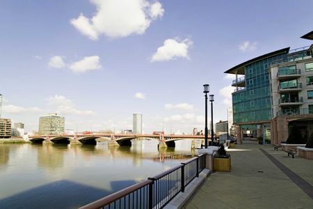 Kestrel House, St George Wharf - Photo 3