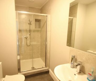 Flat to rent on - Photo 2