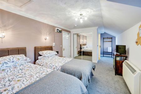 Andrews Lodge, Lymington - Photo 5